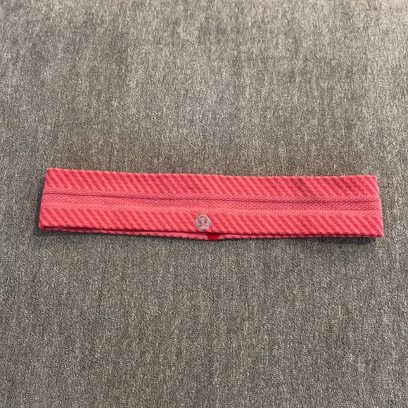 Assorted lululemon headbands - Picture 2 of 6